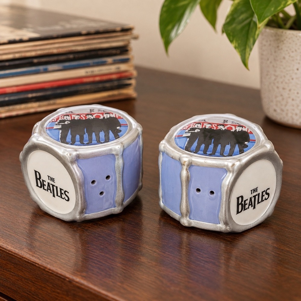 The Beatles 2006 Apple Corps Ceramic Drum Salt and Pepper Shaker Set Blue Silver
